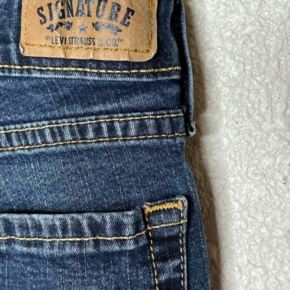 Levi’s Signature Jean Shorts - Picture 4 of 8